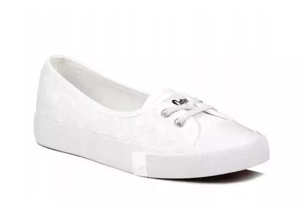 Slyšeli jste už o trendu Baleríny + tenisky = Ballerainer? Nejkomfortnější trend roku spojuje eleganci a pohodlí – obuv, kterou si zamilujete na první obutí