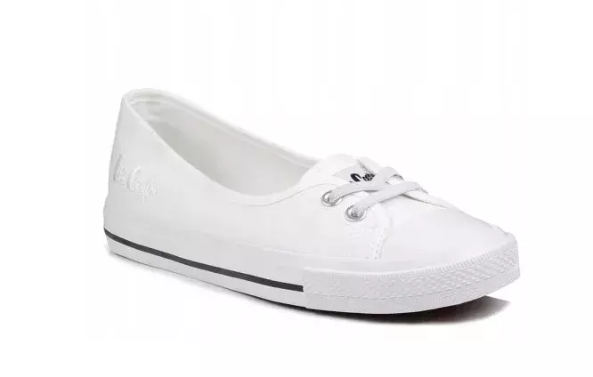 Slyšeli jste už o trendu Baleríny + tenisky = Ballerainer? Nejkomfortnější trend roku spojuje eleganci a pohodlí – obuv, kterou si zamilujete na první obutí