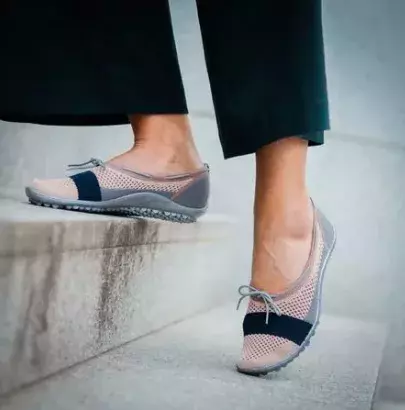 Slyšeli jste už o trendu Baleríny + tenisky = Ballerainer? Nejkomfortnější trend roku spojuje eleganci a pohodlí – obuv, kterou si zamilujete na první obutí