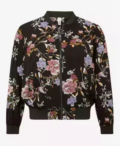 Mikro šortky a oversized bundy: Kombinace, která překvapí. Odvážné šortky v kombinaci s velkými bundami – trend, který si můžete přizpůsobit svému stylu