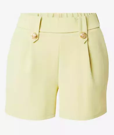 Mikro šortky a oversized bundy: Kombinace, která překvapí. Odvážné šortky v kombinaci s velkými bundami – trend, který si můžete přizpůsobit svému stylu