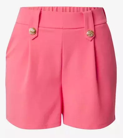 Mikro šortky a oversized bundy: Kombinace, která překvapí. Odvážné šortky v kombinaci s velkými bundami – trend, který si můžete přizpůsobit svému stylu