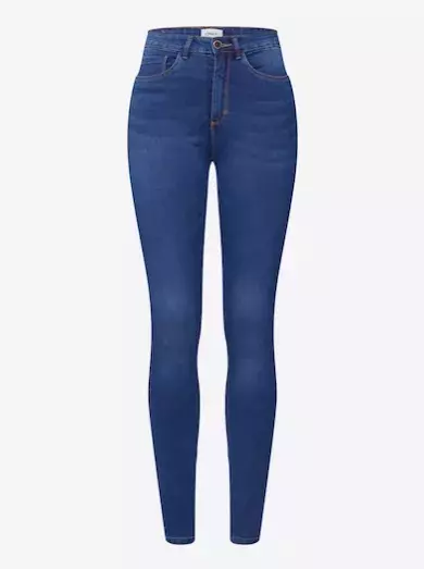 Skutečné dámy milují minimalismus. Jak se po 50 oblékat jednoduše a přitom efektně? Vyberte si levné kousky z naší galerie