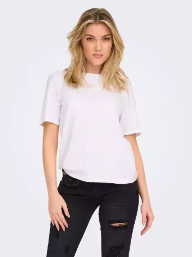 Jarní obnova šatníku: Jak na to s omezeným rozpočtem? Tipy a triky, jak osvěžit svůj šatník bez velkých výdajů – ideální pro ženy, které chtějí vypadat skvěle a zároveň šetřit