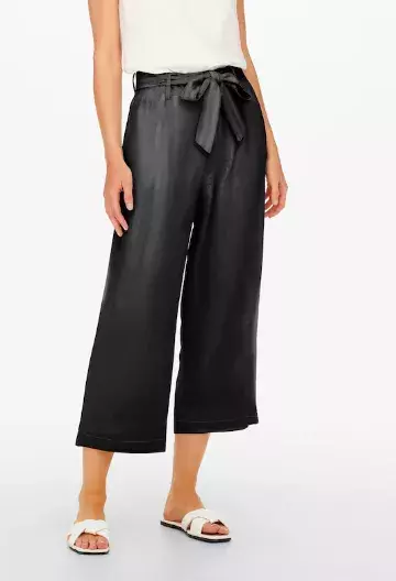 Capri kalhoty jako must have kousek, bez kterého se letos na jaře rozhodně neobejdete