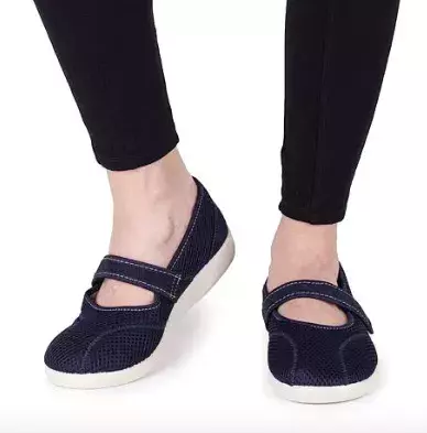 Slyšeli jste už o trendu Baleríny + tenisky = Ballerainer? Nejkomfortnější trend roku spojuje eleganci a pohodlí – obuv, kterou si zamilujete na první obutí