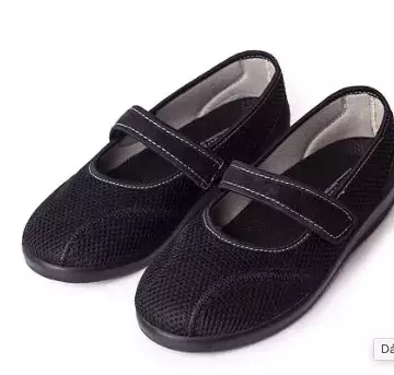 Slyšeli jste už o trendu Baleríny + tenisky = Ballerainer? Nejkomfortnější trend roku spojuje eleganci a pohodlí – obuv, kterou si zamilujete na první obutí