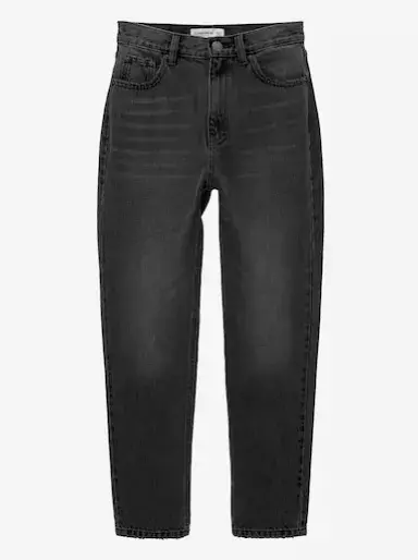 Džíny pro ženy po padesátce: Nejoblíbenější střihy roku 2025