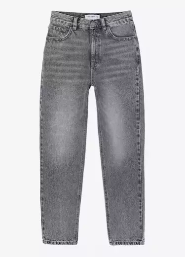 Džíny pro ženy po padesátce: Nejoblíbenější střihy roku 2025