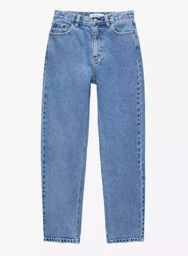 Džíny pro ženy po padesátce: Nejoblíbenější střihy roku 2025