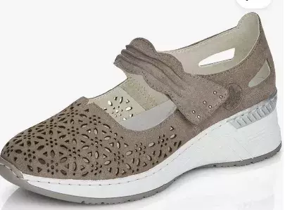 Slyšeli jste už o trendu Baleríny + tenisky = Ballerainer? Nejkomfortnější trend roku spojuje eleganci a pohodlí – obuv, kterou si zamilujete na první obutí