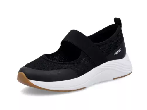 Slyšeli jste už o trendu Baleríny + tenisky = Ballerainer? Nejkomfortnější trend roku spojuje eleganci a pohodlí – obuv, kterou si zamilujete na první obutí