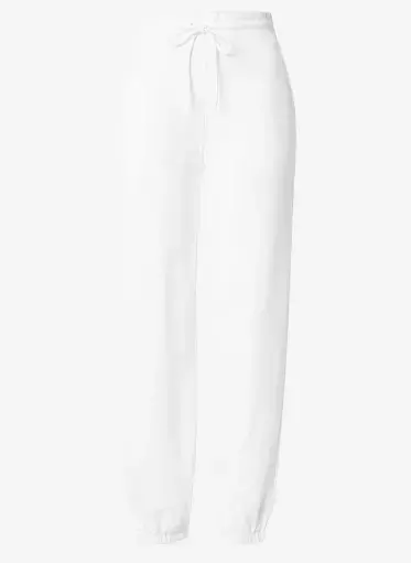 Bílé kalhoty a pruhované triko: Námořnická inspirace, která neomrzí. Zkuste ji také a stejně jako my si ji zcela jistě zamilujete