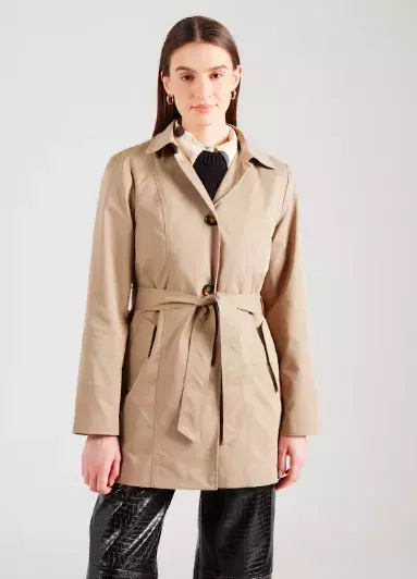 Jarní obnova šatníku: Jak na to s omezeným rozpočtem? Tipy a triky, jak osvěžit svůj šatník bez velkých výdajů – ideální pro ženy, které chtějí vypadat skvěle a zároveň šetřit