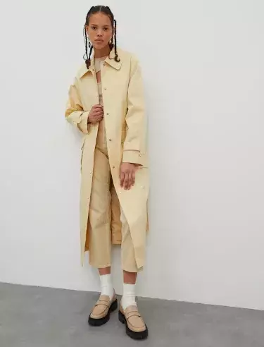 Jarní obnova šatníku: Jak na to s omezeným rozpočtem? Tipy a triky, jak osvěžit svůj šatník bez velkých výdajů – ideální pro ženy, které chtějí vypadat skvěle a zároveň šetřit