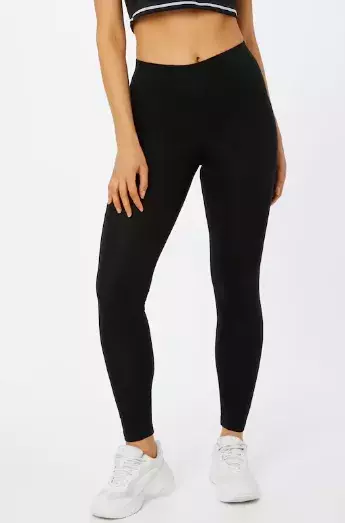 To nejhorší, co si po 60 můžete obléci - tyhle kousky byste měly ze šatníku vyřadit, vypadaly byste směšně