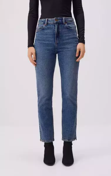 <p>Straght džíny, Reserved, 499 Kč (ve slevě)</p>
