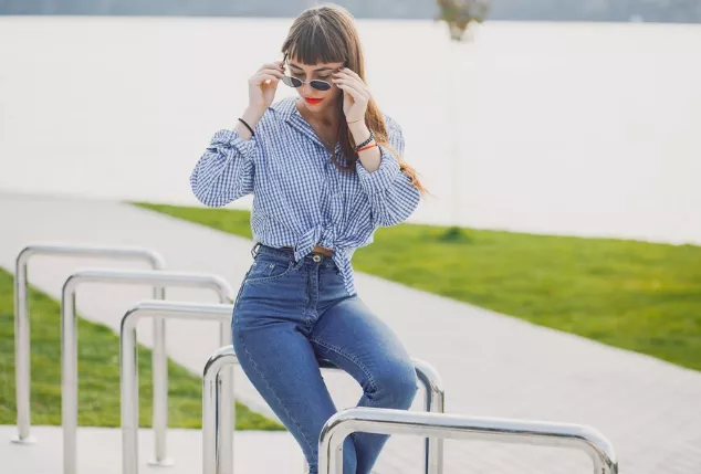 Džíny pro ženy po padesátce: Nejoblíbenější střihy roku 2025