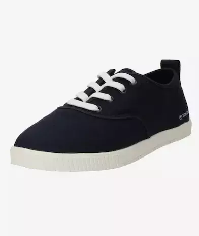 Džíny, tenisky, blejzr, triko: Čtyři kousky oblečení, které unosíte kamkoliv a v jakémkoli věku. Stačí zvolit ty správné 