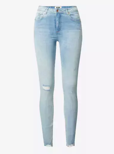 Džíny, tenisky, blejzr, triko: Čtyři kousky oblečení, které unosíte kamkoliv a v jakémkoli věku. Stačí zvolit ty správné 