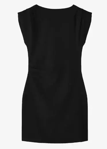 Obléknete je do práce, na večírek i do města. Jak správně stylovat trend letošního jara malé černé šaty