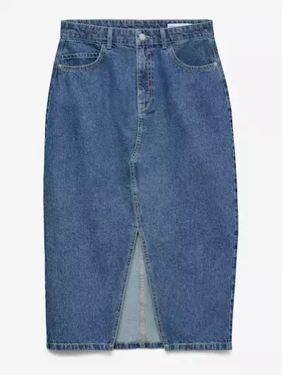 Nebojte se džínoviny ani po 50. Stylisté doporučují být v denimu od hlavy až k patě. Inspirujte se v galerii