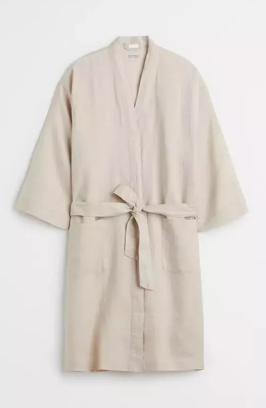 Župan ze sepraného lnu, H&M, 1 199 Kč