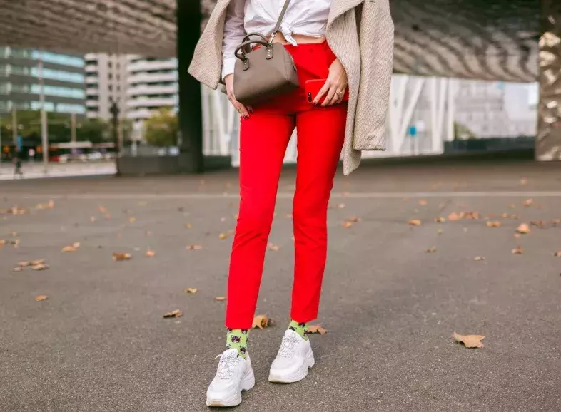 žena drobné postavy