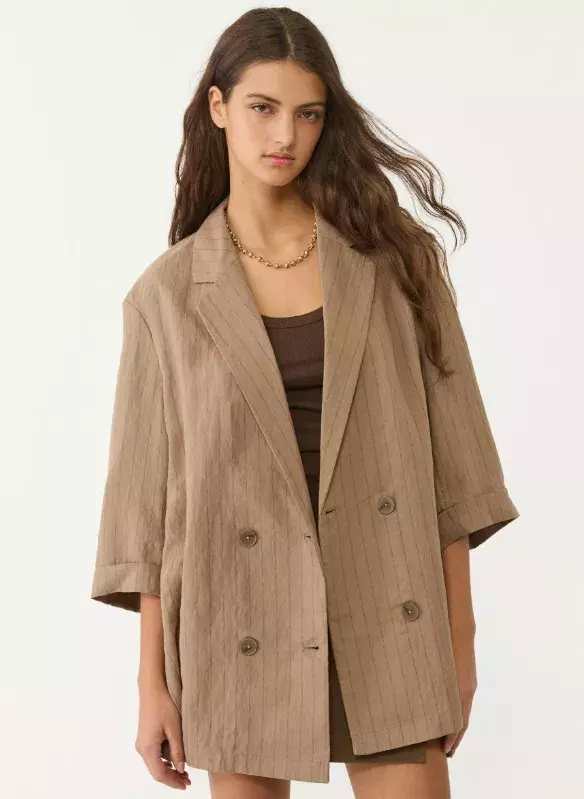 Krátký oversized kabát, Stradivarius, 999 Kč