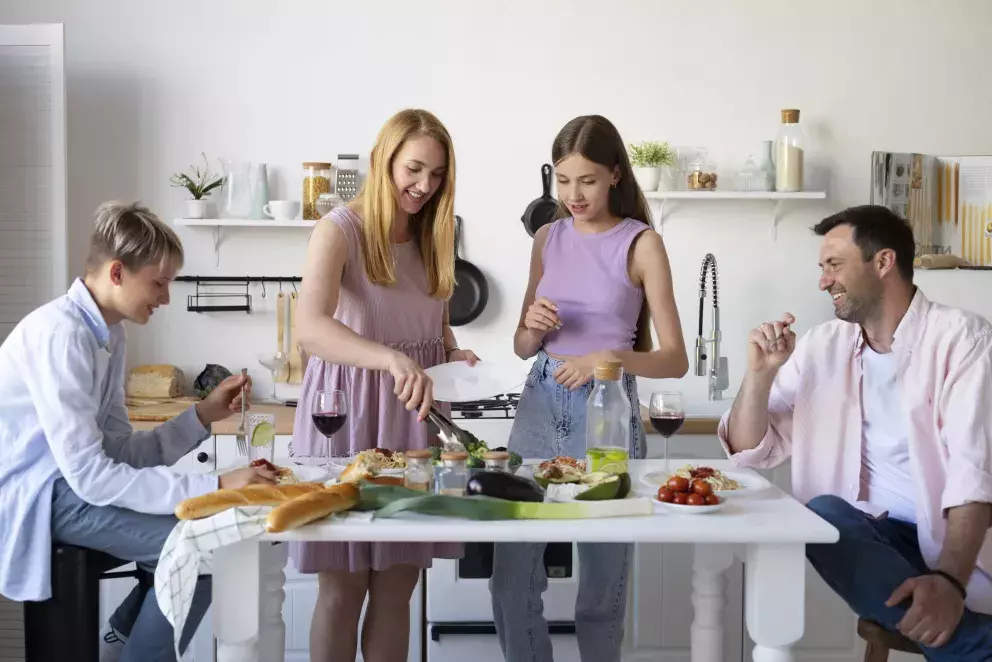 rodina, děti, rodiče, jídlo, kuchyň