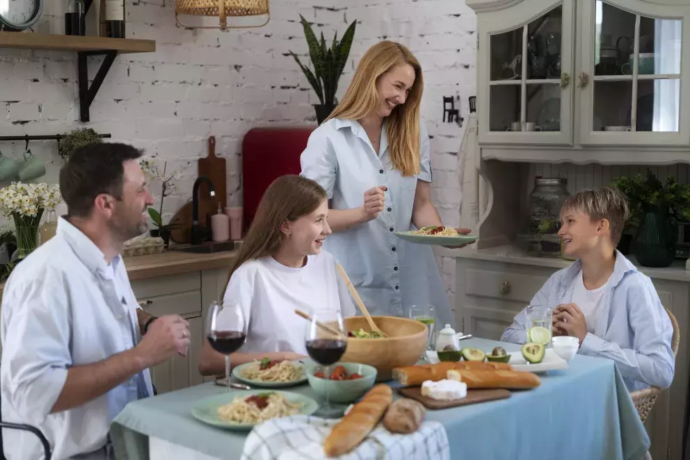 rodina, děti, rodiče, jídlo, kuchyň