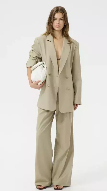 Oversized blejzr, Gestuz, 5 760 Kč