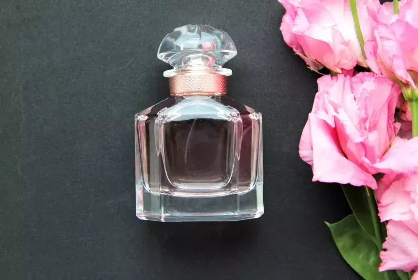 květinový parfém