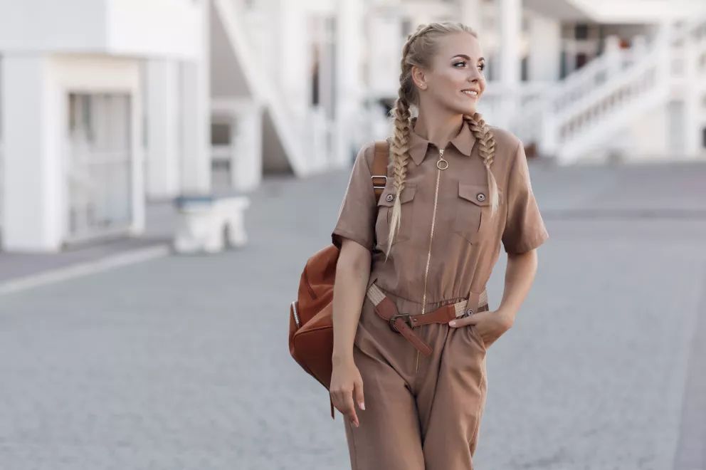 žena sladěná tón v tónu