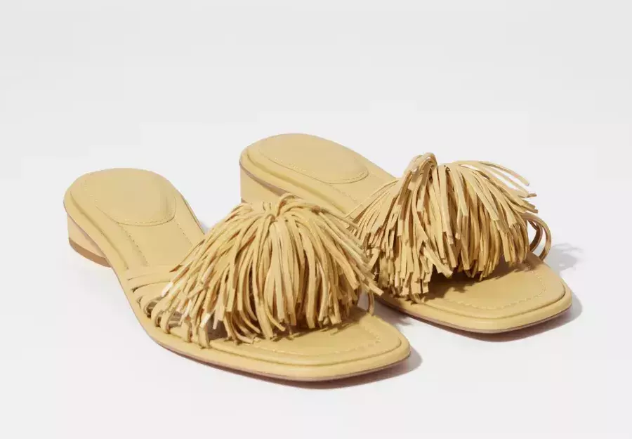 Kožené pantofle s třásněmi, H&M, 3 190 Kč