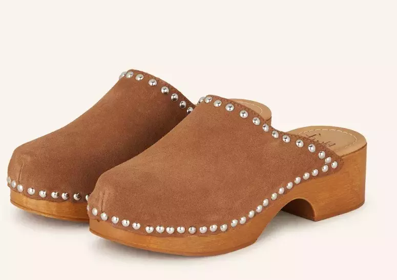 Dřeváky s nýty, Breuninger, 3 250 Kč