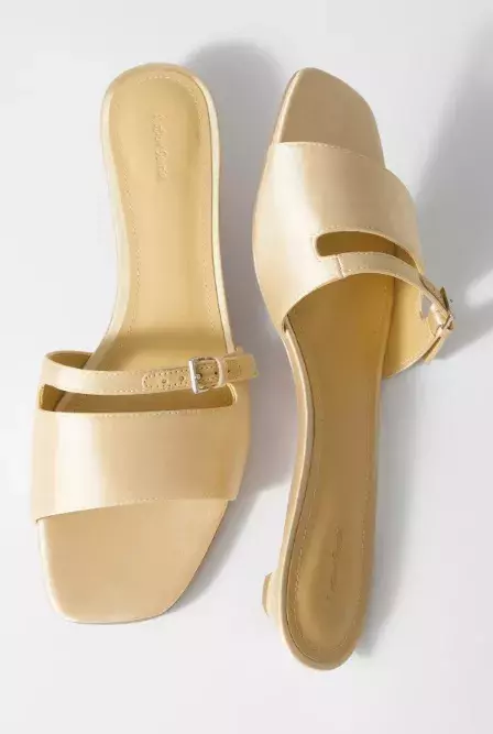 Kožené pantofle s přezkou, H&M, 2 290 Kč