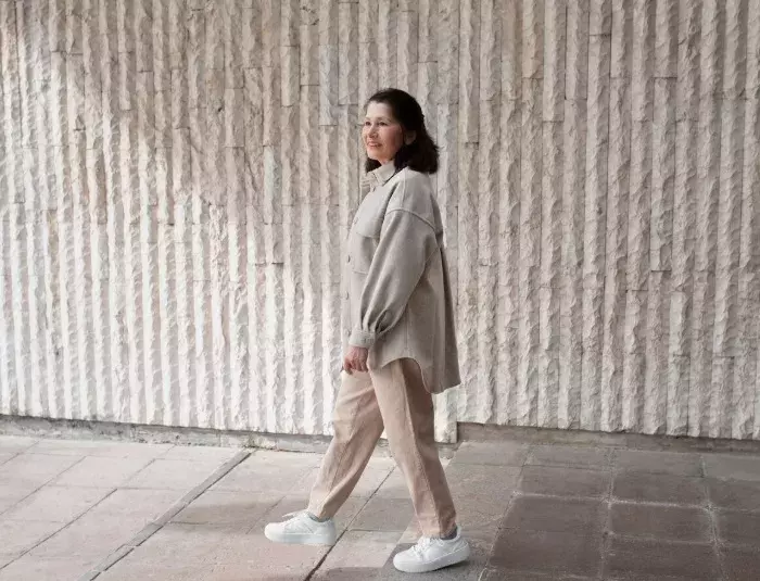 ladění tón v tónu žena 50