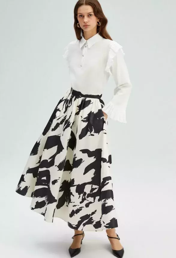 Saténová kolová sukně, Touché Privé, 1 253 Kč