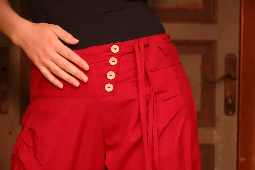 zajímavý střih kalhot