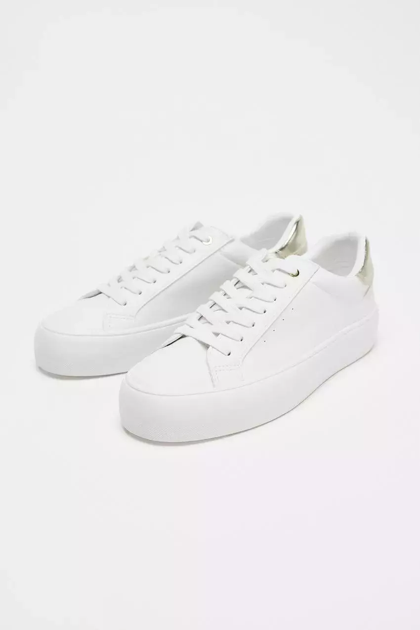 Bílé tenisky
