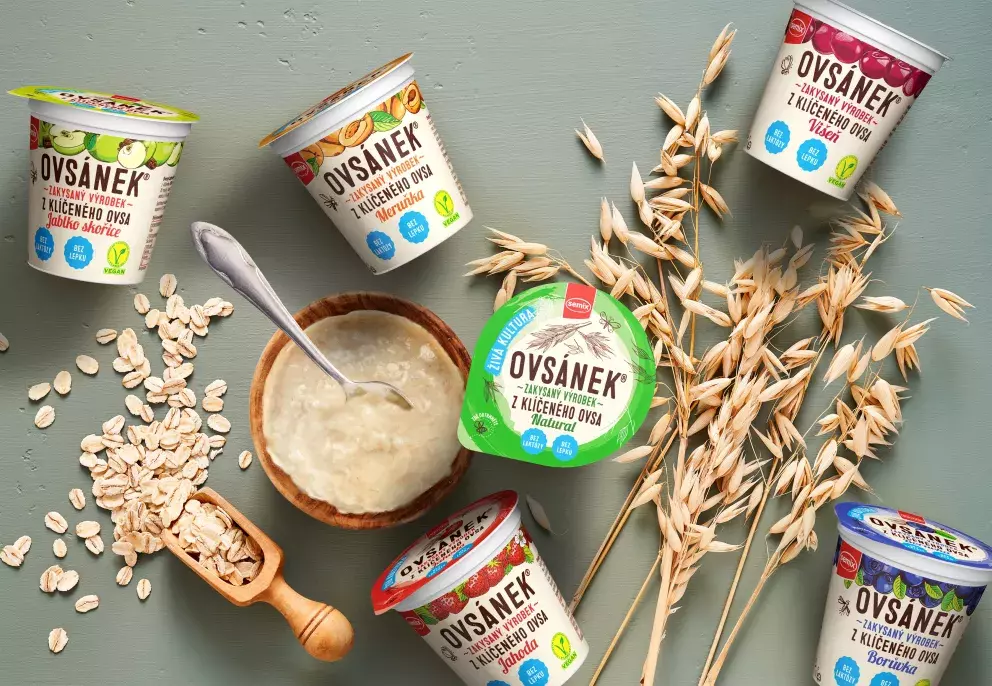 Nemléčný zakysaný celozrnný výrobek z klíčeného ovsa 