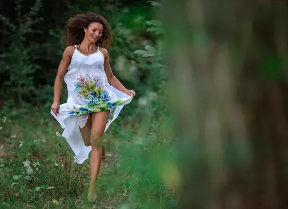 Nejkrásnější vzory na léto, které si můžete dovolit v jakémkoli věku. Odvažte se s květinami a dejte šanci barvám