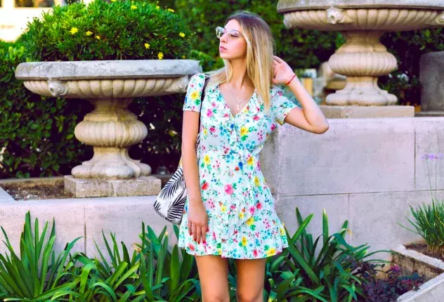 Nejkrásnější vzory na léto, které si můžete dovolit v jakémkoli věku. Odvažte se s květinami a dejte šanci barvám