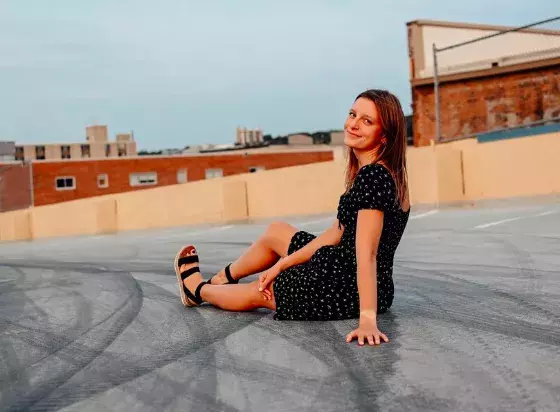 Tyhle sandálky dají vašim nohám styl. Nebojte se barev a vyzkoušejte červenou, oranžovou a modrou pro letní pohodlí vašich kroků