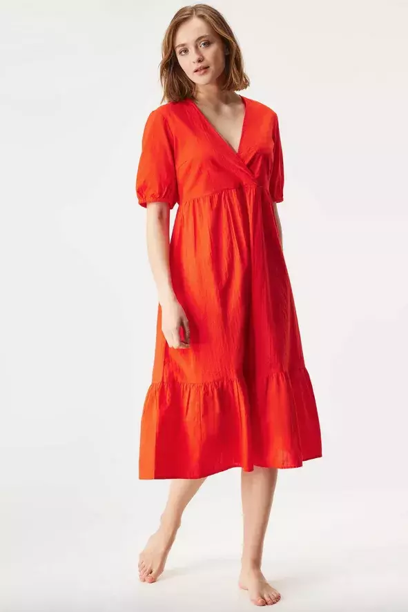  Šaty Pieces Manon - červená 650 Kč 