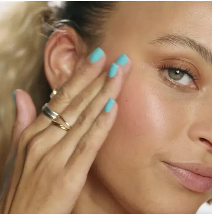 <p>Look, který vytvoříte pomocí multifunkčního líčidla Rimmel.</p>
