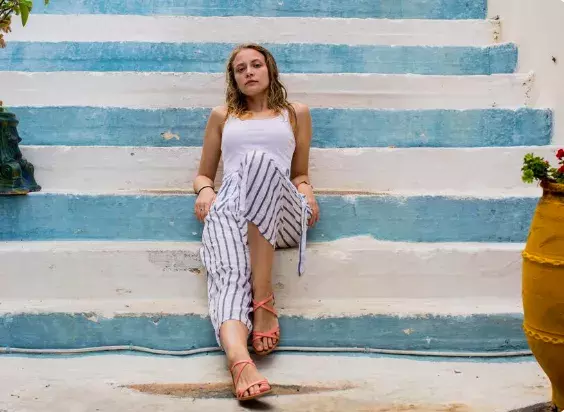 Kalhoty z tohoto materiálu (len) snadno sbalíte na cesty, ale parádu v nich uděláte i ve městě. Nejkrásnější nejen lněné kalhoty podle redakce najdete v galerii