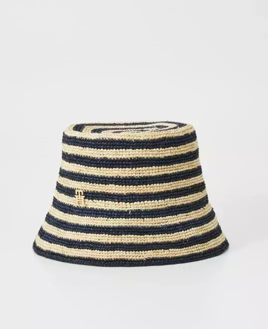 Bucket hat, Tommy Hilfiger, 2 000 Kč
