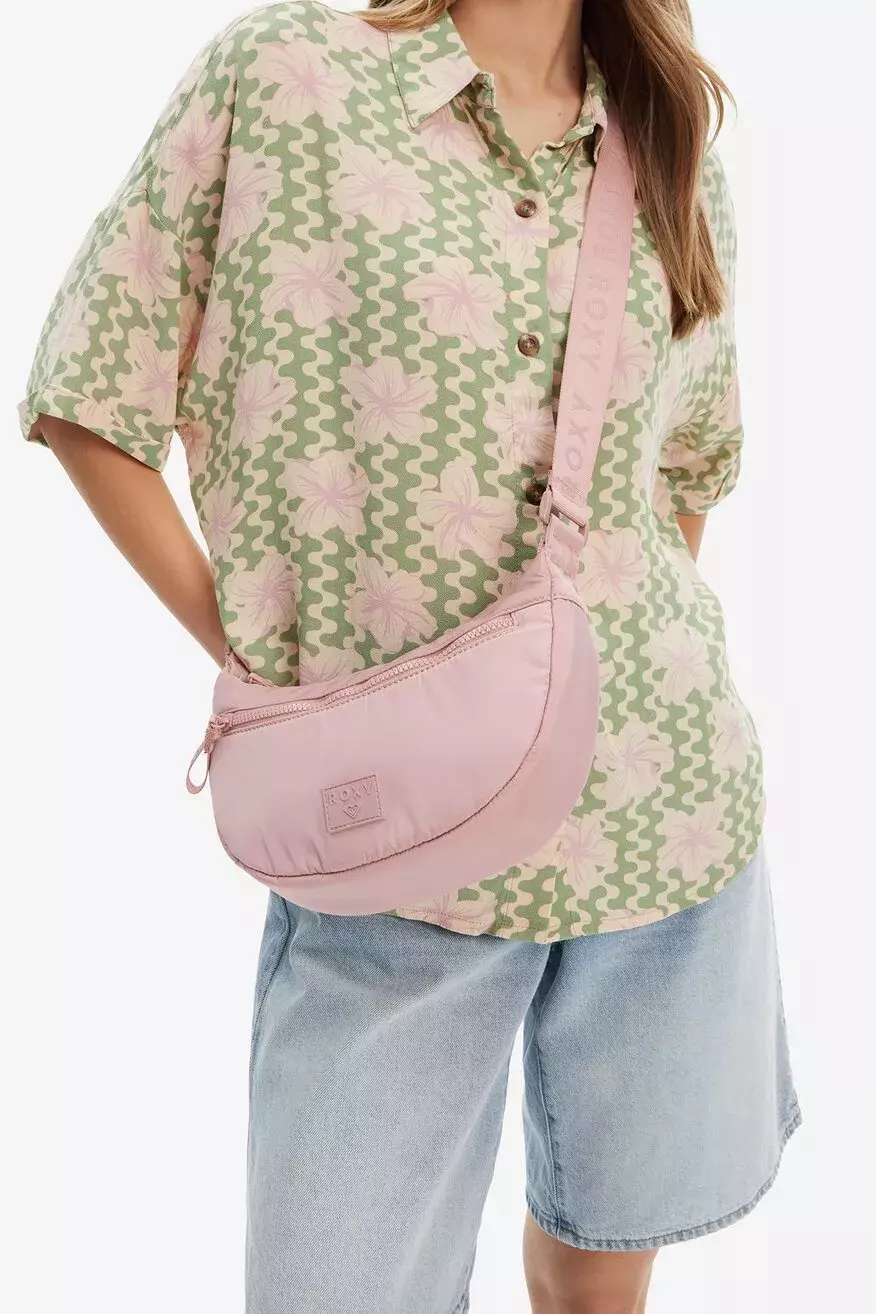 Foto 4 k článku Nejmódnější kabelky na dovolenou 2025 - co si vzít s sebou na cestu?